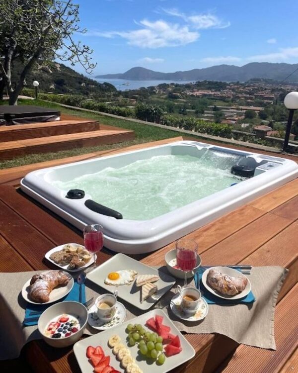 Colazione a bordo vasca